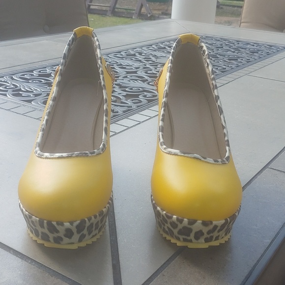 Brand new beautiful wedge heels! 👠 - Picture 4 of 5